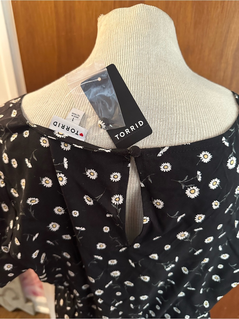 NWT Torrid Sweetheart Flutter Sleeve Mini Dress Dainty Daisy Floral Black 1X 16 - Picture 9 of 14